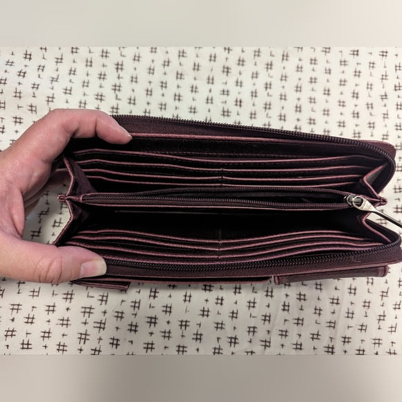 🎉3/$50🎉 Matt & Nat Wallet - Picture 3 of 6